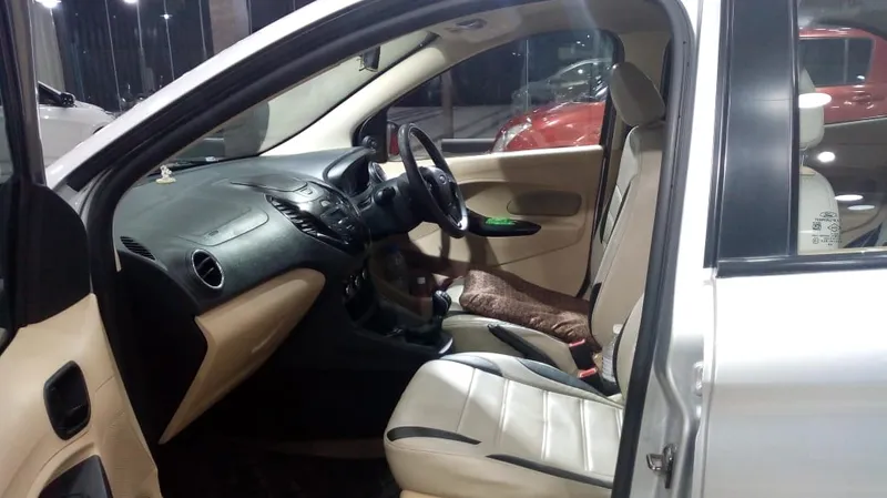 Comfortable sedan interior for the Mumbai Airport to Pune cab drive