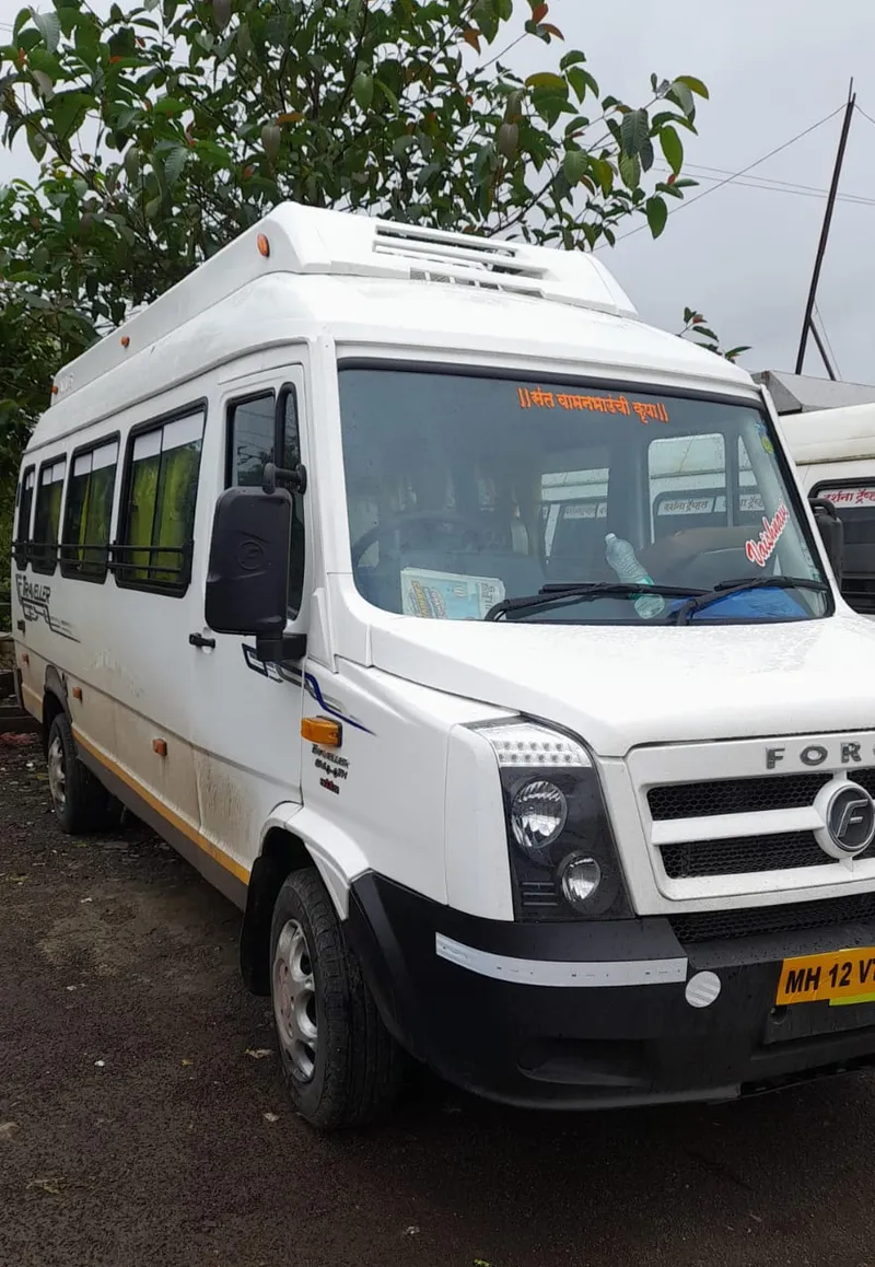 Tempo traveller for Mumbai to Pune group travel