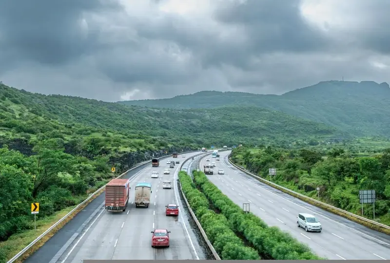 The Pune to Mumbai Expressway through the ghats